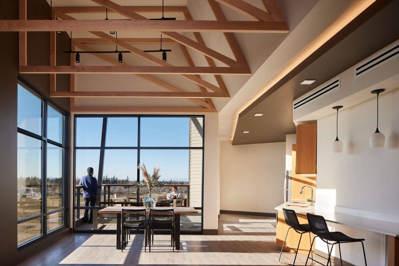 Crescent - Photo 3 of 32