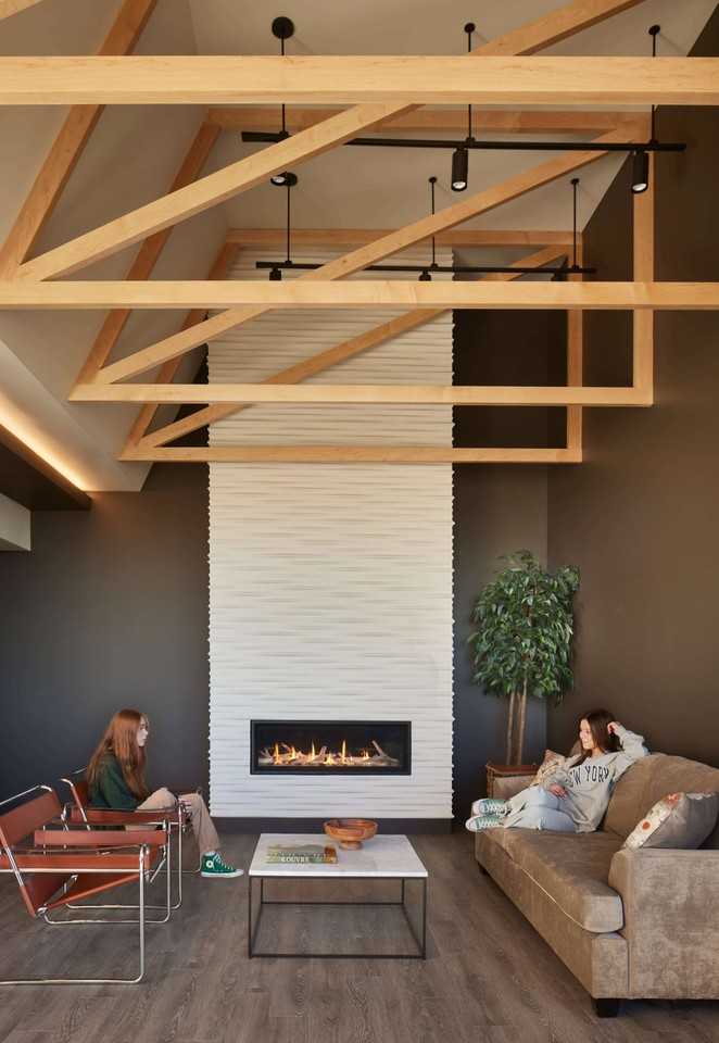 Crescent - Photo 4 of 32