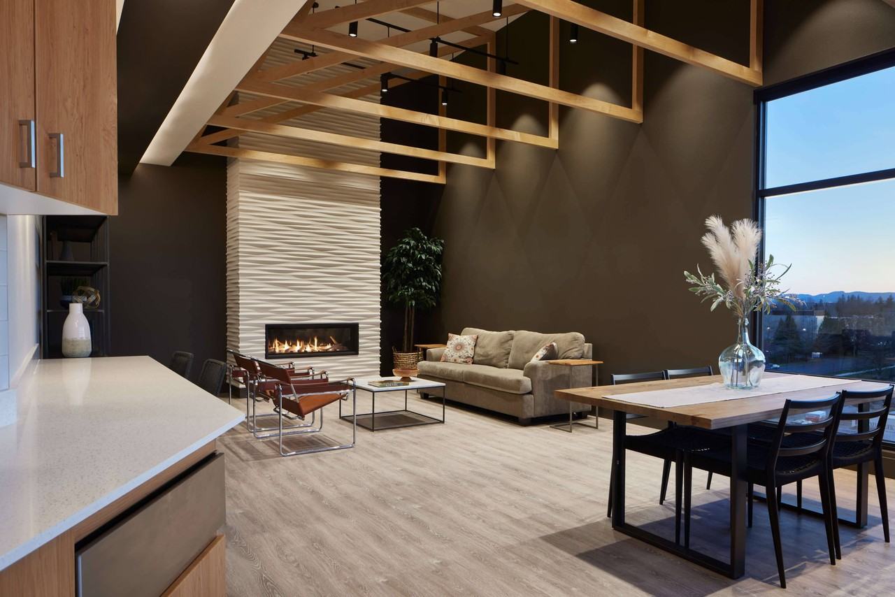 Crescent - Photo 6 of 32