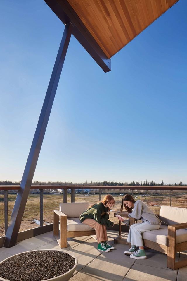 Crescent - Photo 7 of 32