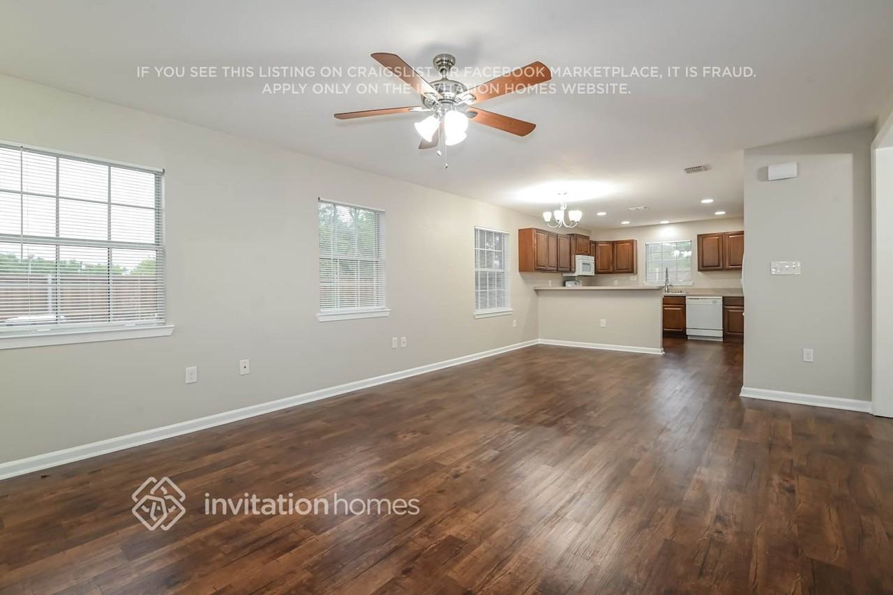 304 E Ross St - Photo 3 of 14