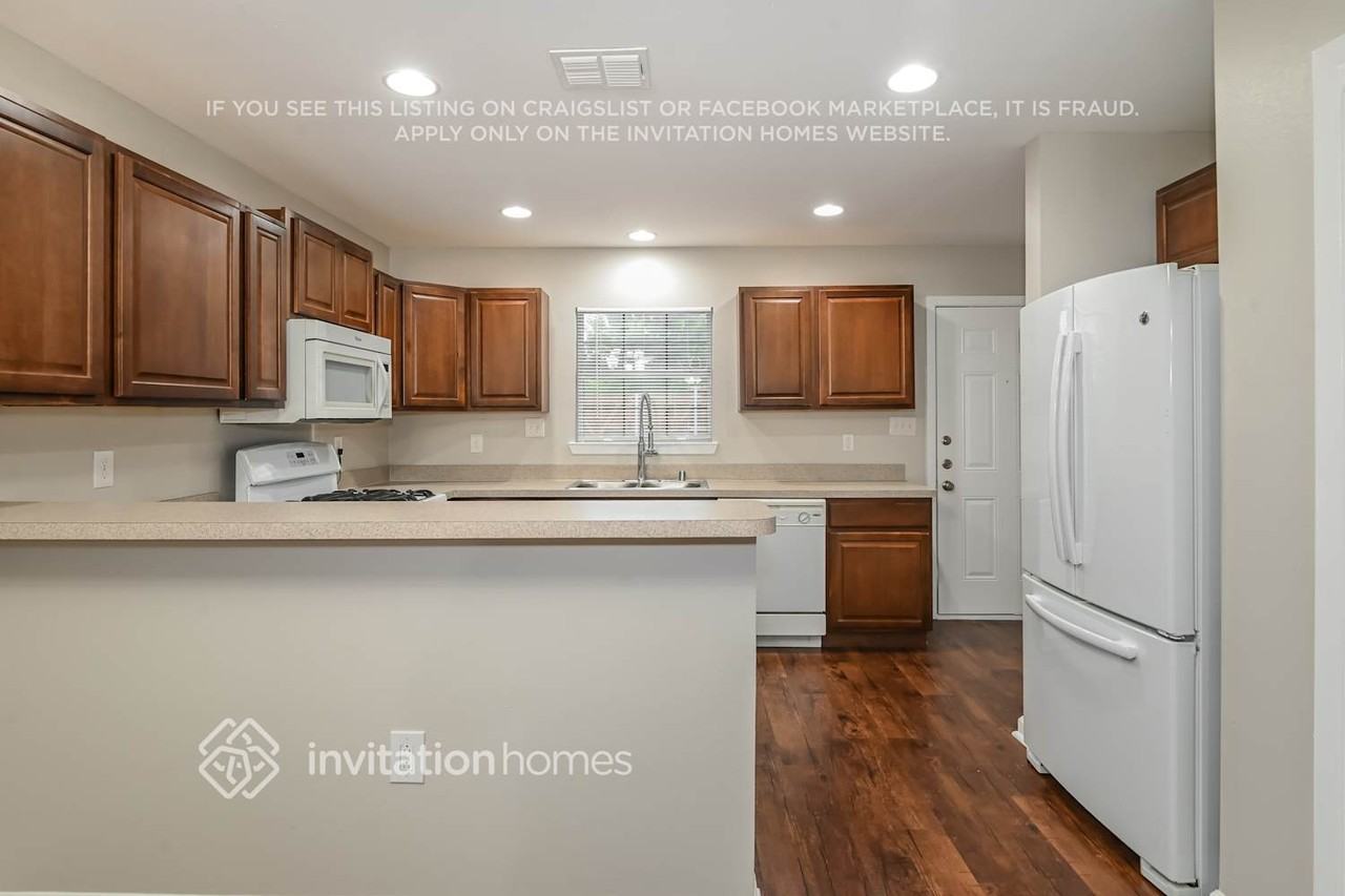 304 E Ross St - Photo 4 of 14