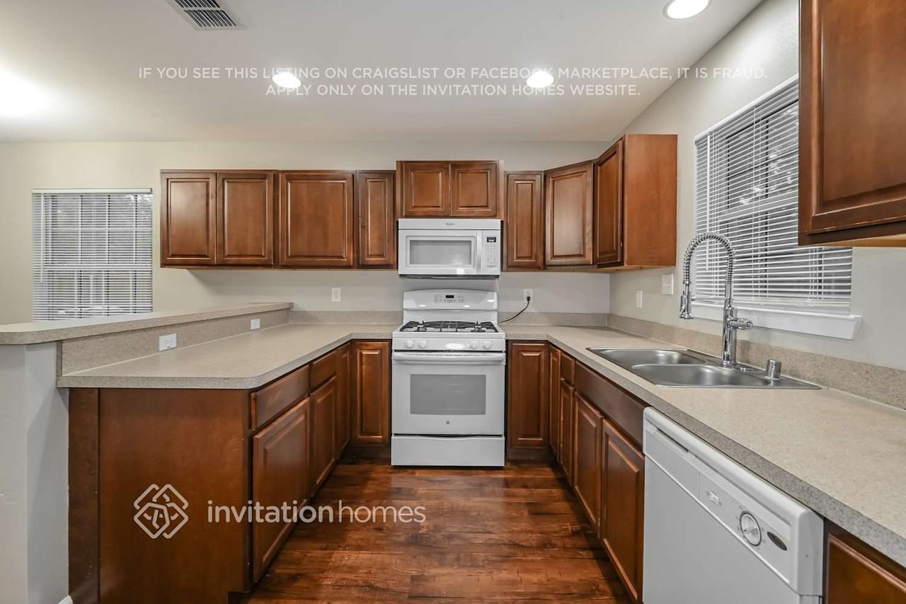 304 E Ross St - Photo 5 of 14