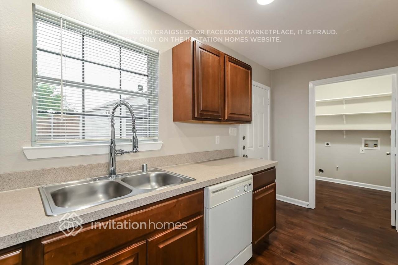 304 E Ross St - Photo 7 of 14