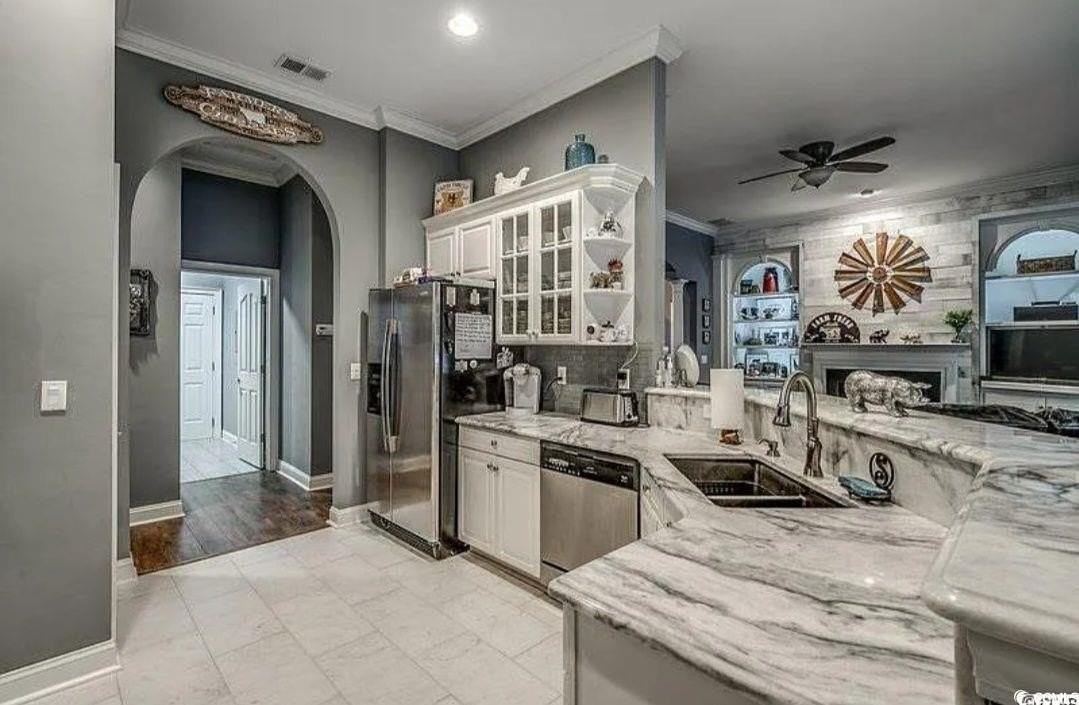 2314 Clandon Dr - Photo 4 of 7