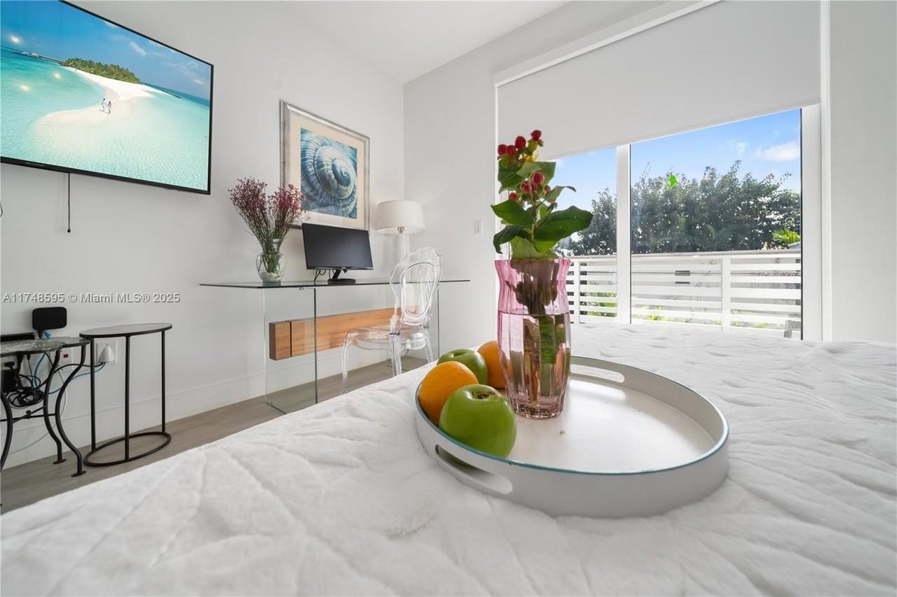 3570 Sw 23rd St #3570 - Photo 7 of 40