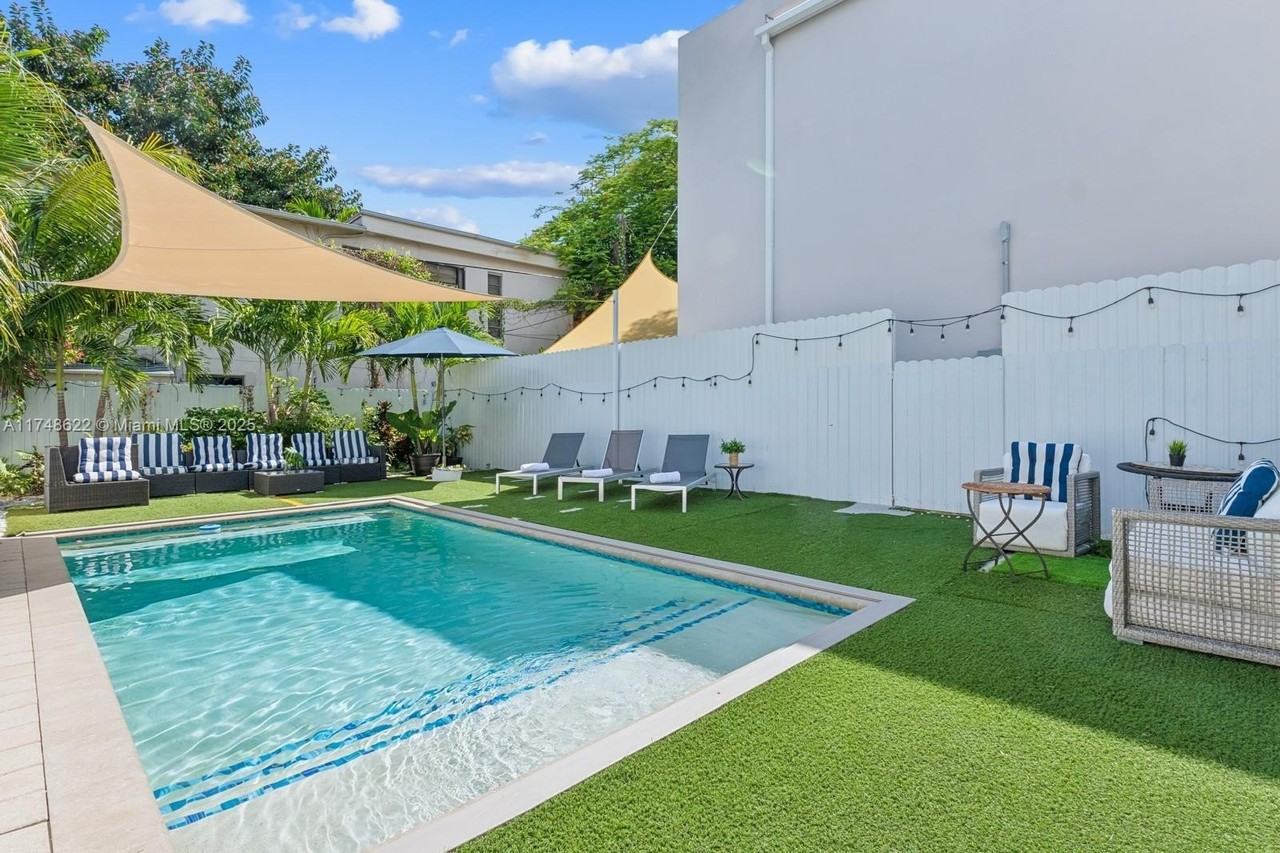 3572 Sw 23rd St #3572 - Photo 3 of 36