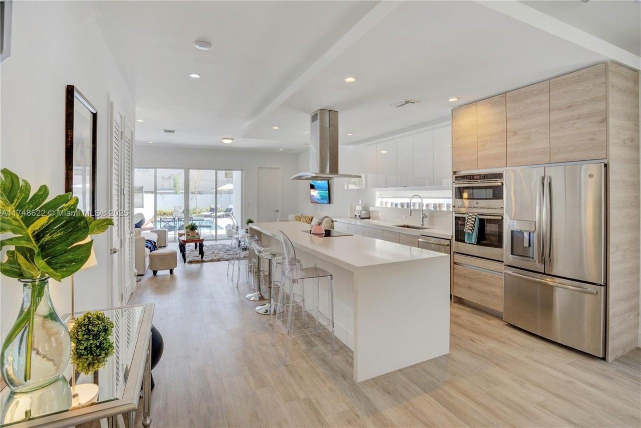 3572 Sw 23rd St #3572 - Photo 5 of 36