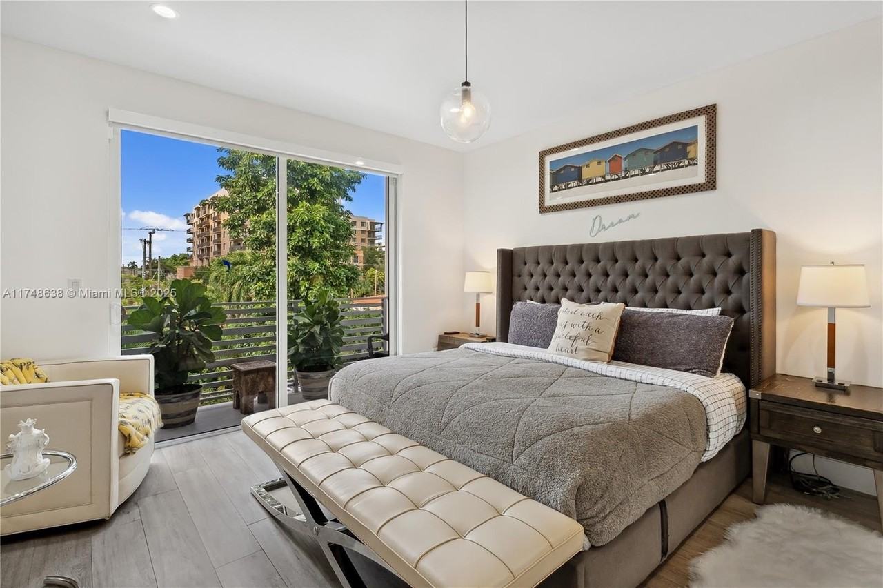 3575 Sw 23rd St #3575 - Photo 2 of 20