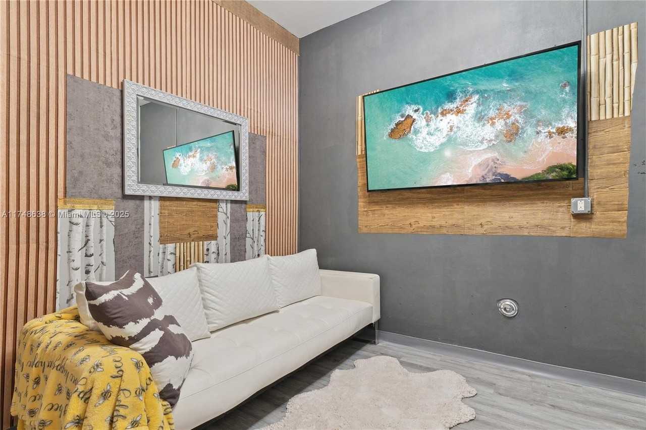 3575 Sw 23rd St #3575 - Photo 3 of 20