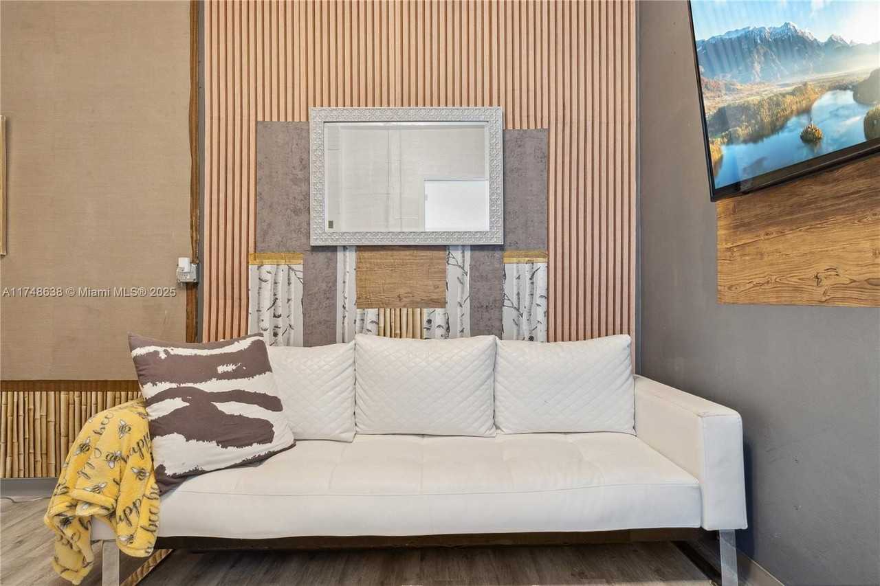 3575 Sw 23rd St #3575 - Photo 4 of 20