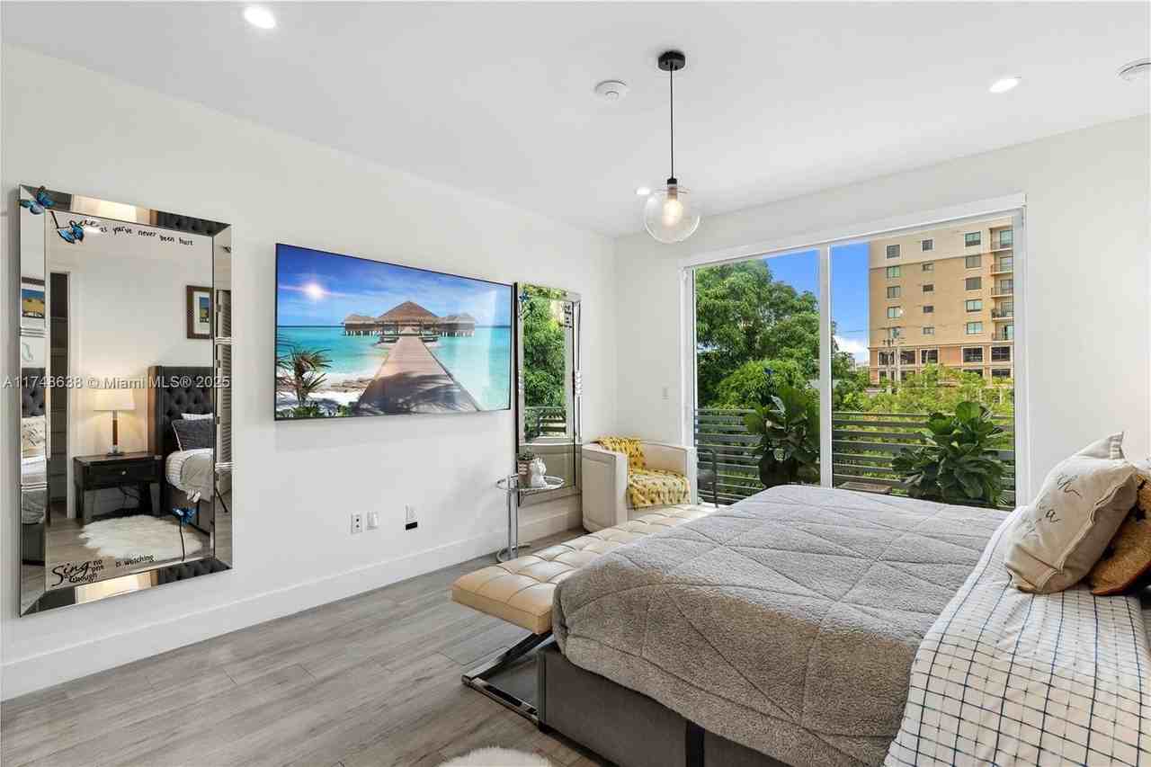 3575 Sw 23rd St #3575 - Photo 5 of 20