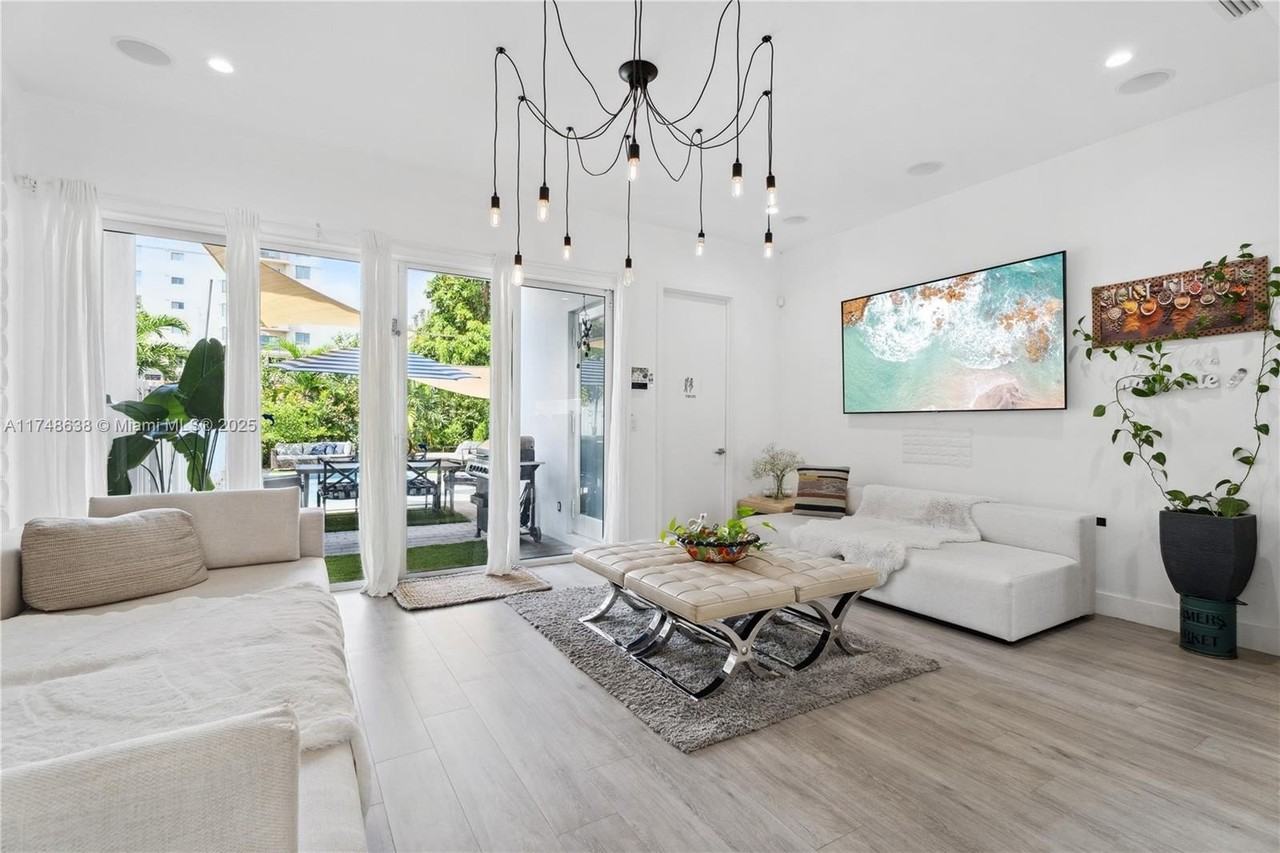 3575 Sw 23rd St #3575 - Photo 6 of 20