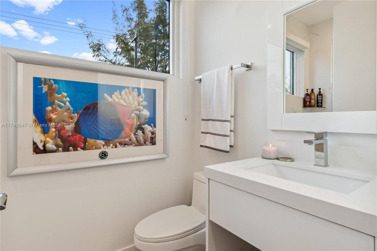 3580 Sw 23rd St #3580 - Photo 4 of 25