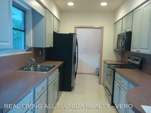 3313 N Indian River Dr - Photo 3 of 10