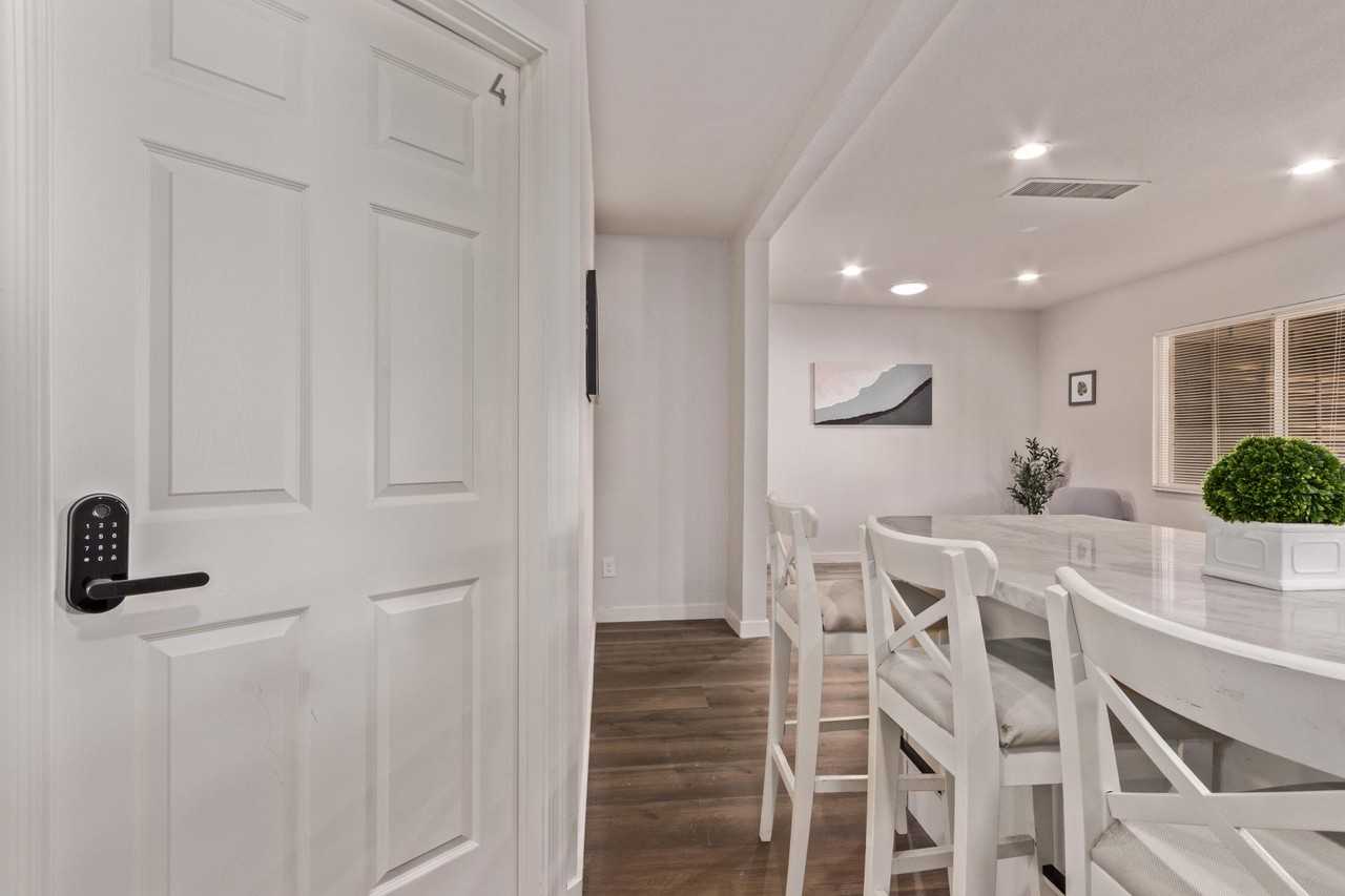 W 7th Pl - Photo 4 of 12