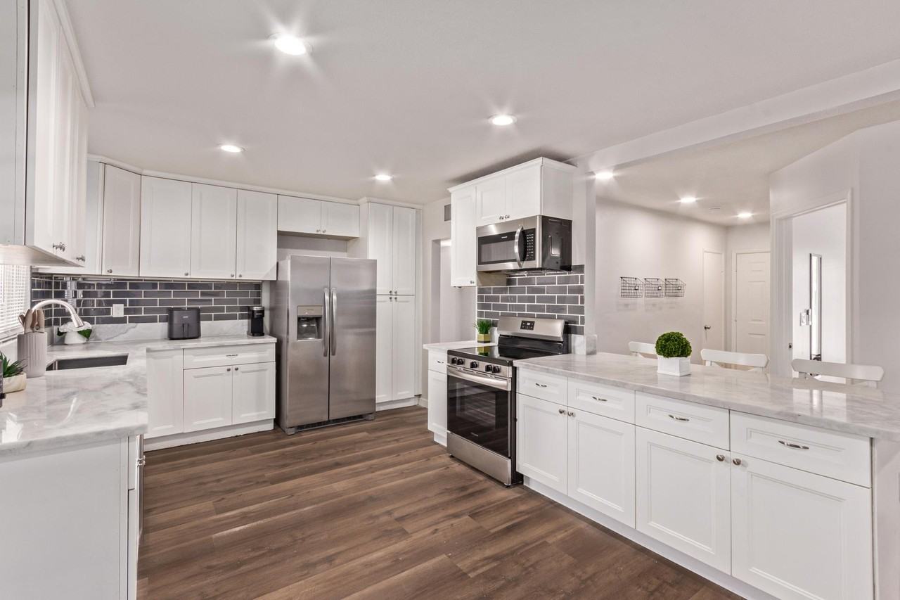 W 7th Pl - Photo 5 of 12