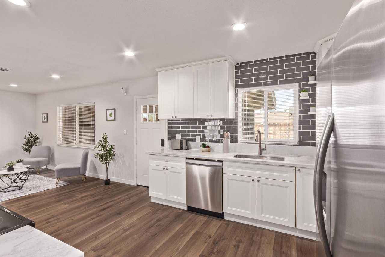 W 7th Pl - Photo 6 of 12