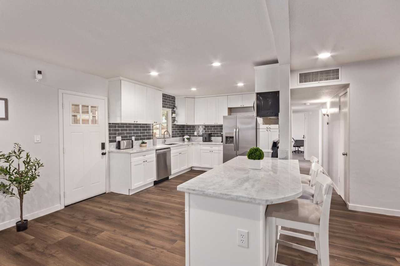 W 7th Pl - Photo 7 of 12