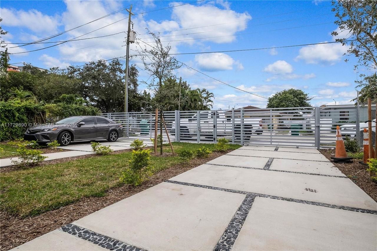 763 Nw 80th St #B - Photo 2 of 8