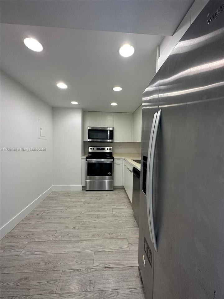 780 Ne 69th St #1904 - Photo 3 of 8