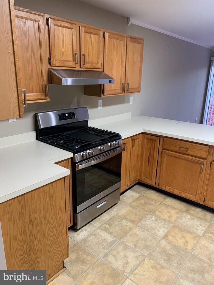 12413 Derek Pl - Photo 2 of 12