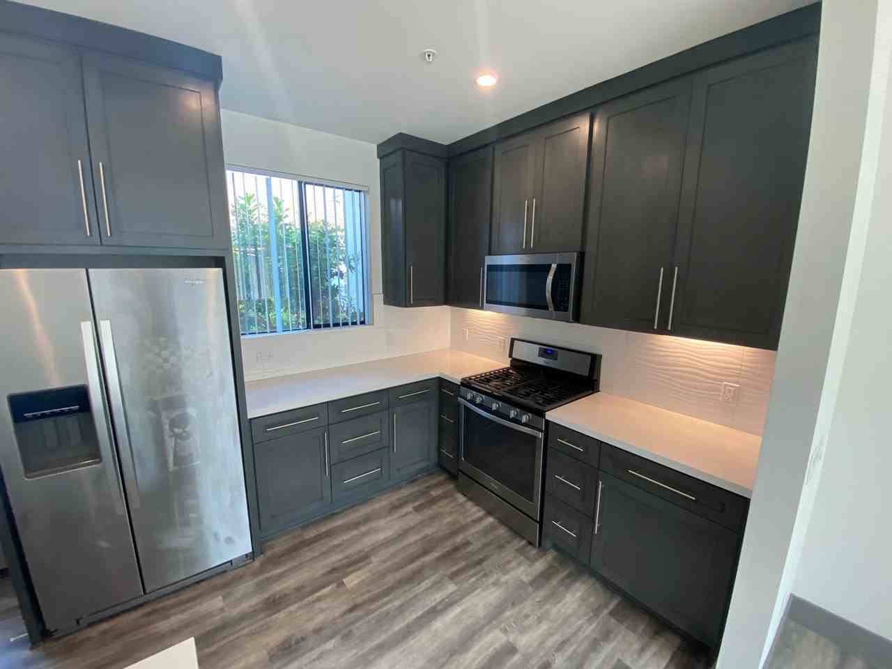 8367 Dunbarton Ave - Photo 7 of 38