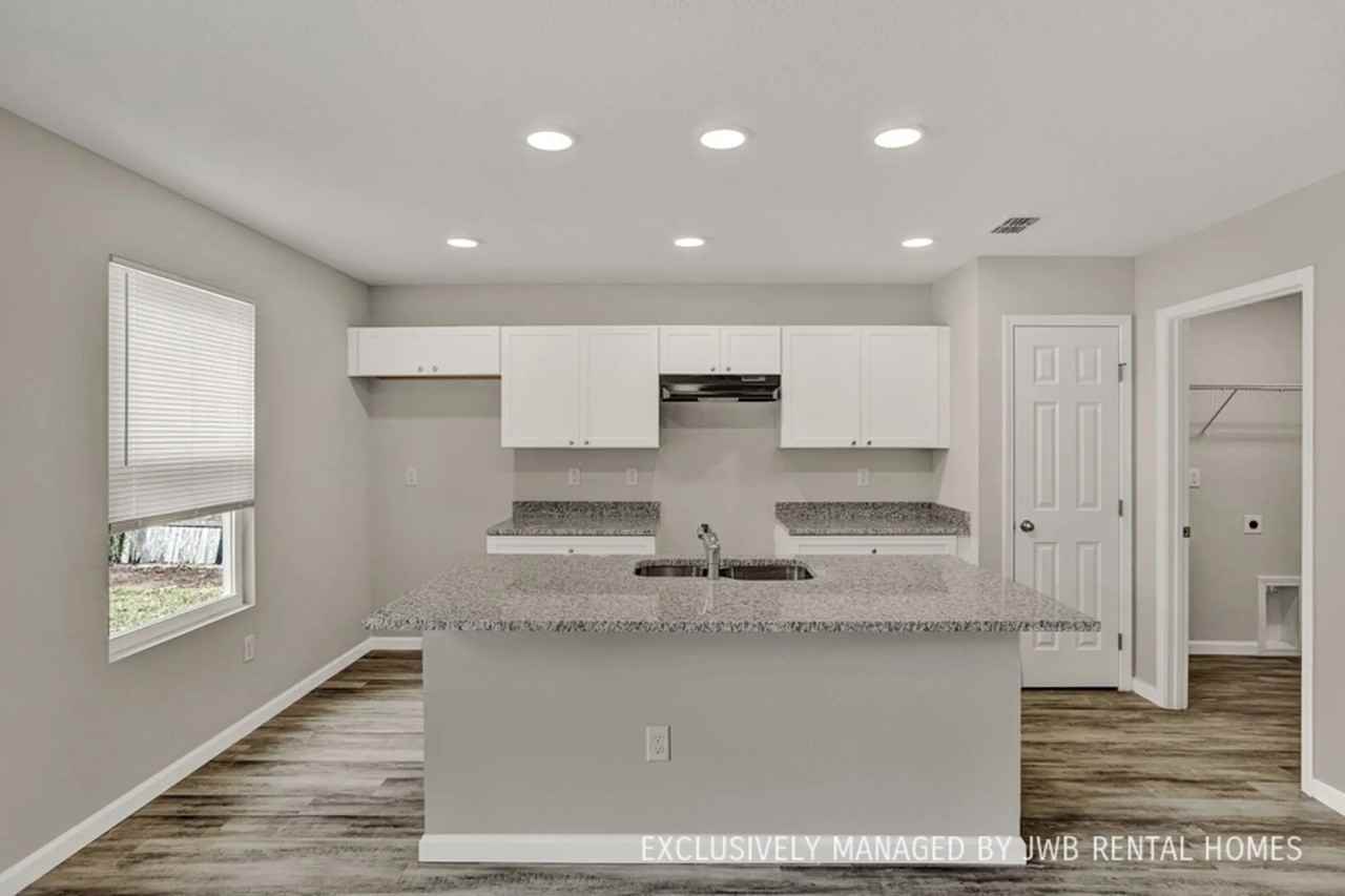 1429 Palmdale St - Photo 2 of 15