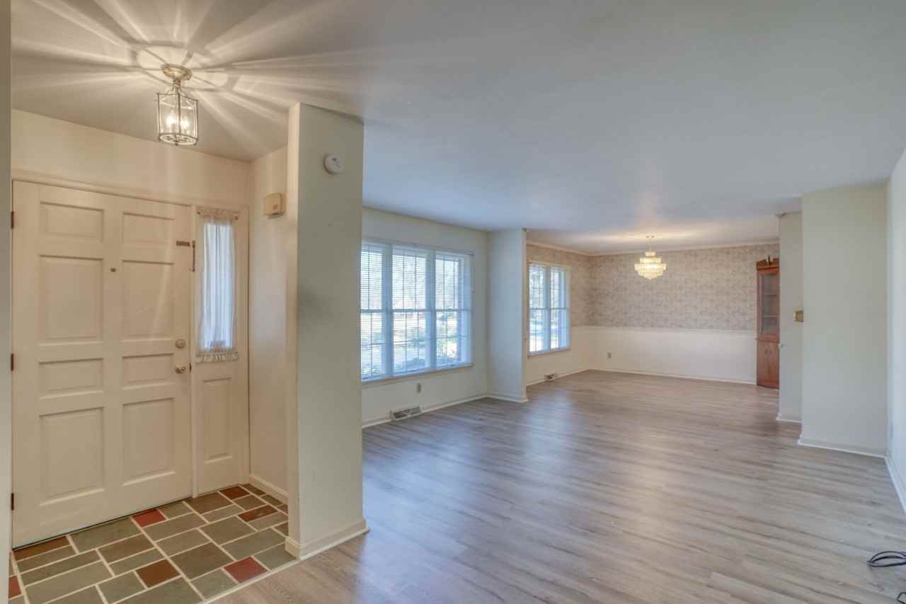 306 Regent Rd - Photo 3 of 43