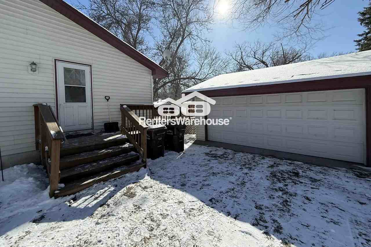 102 Lakeview Cir - Photo 3 of 26