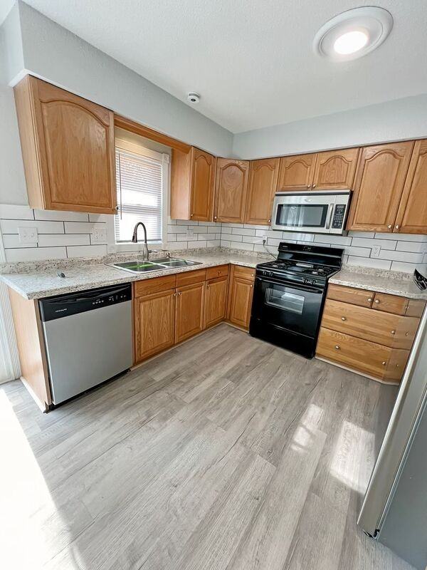 1119 Lake Maurer Rd - Photo 2 of 20