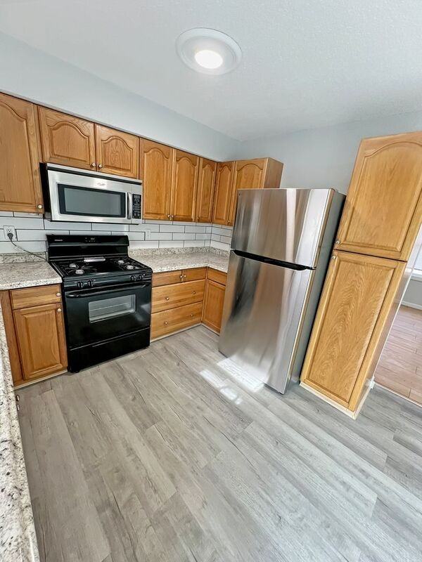 1119 Lake Maurer Rd - Photo 3 of 20