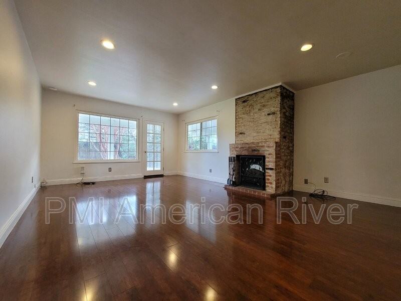 3224 Windsor Dr - Photo 3 of 18