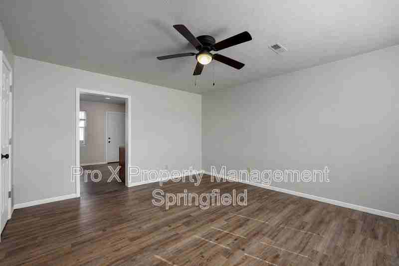 613 E Bain St - Photo 2 of 18