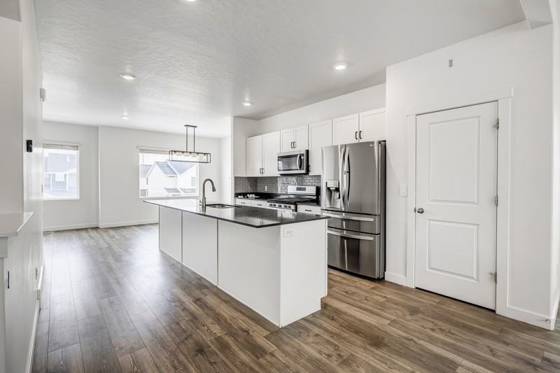 1063 E Waterway Ln #1 - Photo 4 of 43