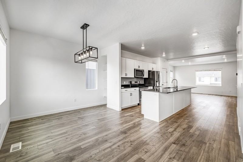 1063 E Waterway Ln #1 - Photo 5 of 43