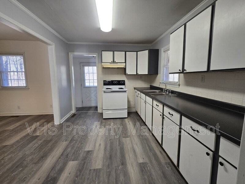 4 Daiseys Rest Rd - Photo 3 of 15