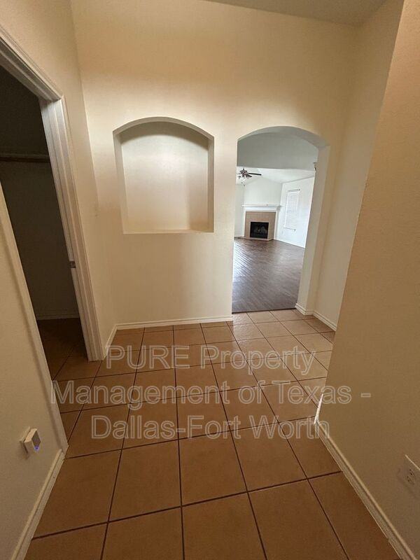 416 Prescott Ln - Photo 2 of 19