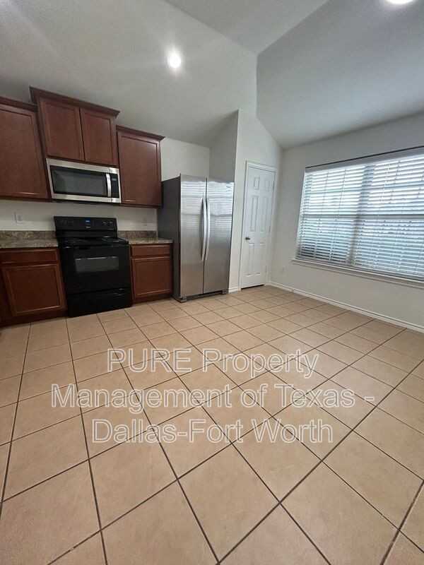 416 Prescott Ln - Photo 3 of 19