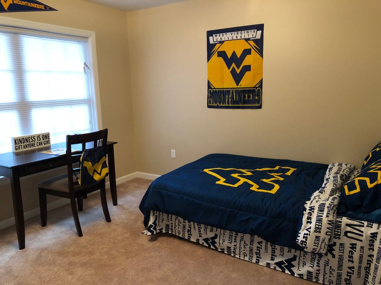 2577 University Ave - Photo 7 of 8