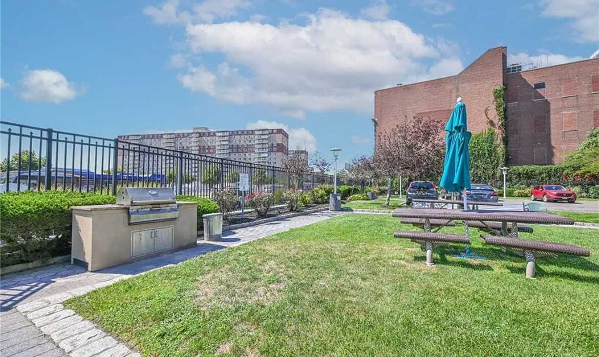 260 Beach 81St St - Photo 2 of 10