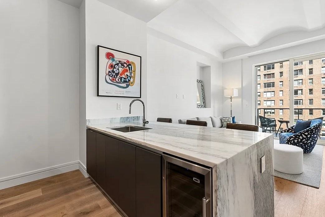 305 E 61St St - Photo 2 of 6