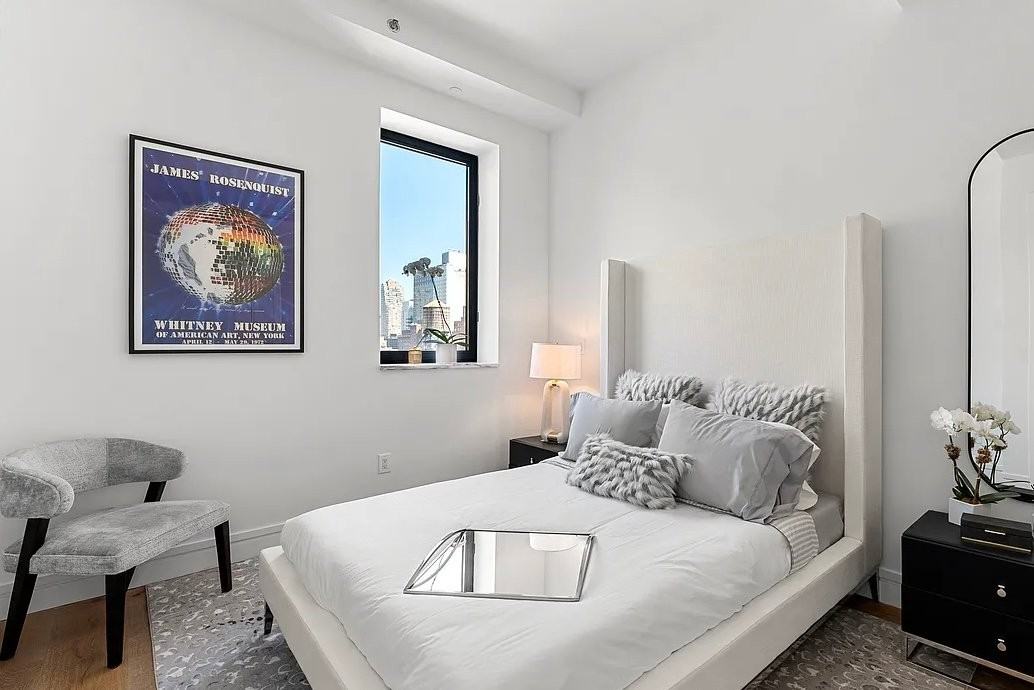 305 E 61St St - Photo 3 of 6