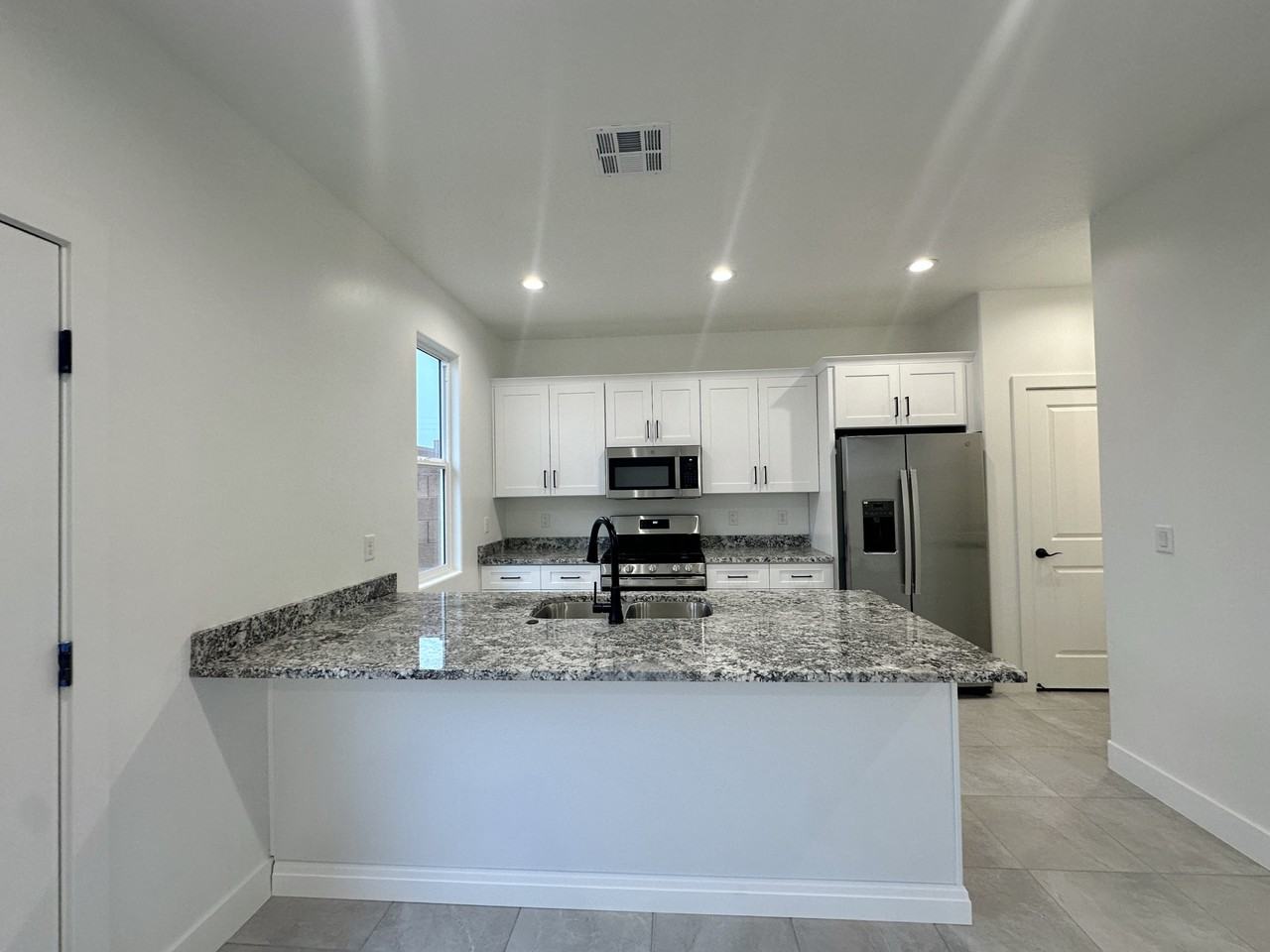 186 Nw - Photo 3 of 8