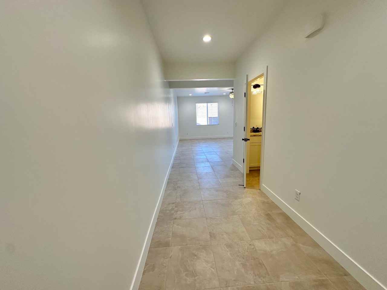 210 Nw #128 - Photo 2 of 18