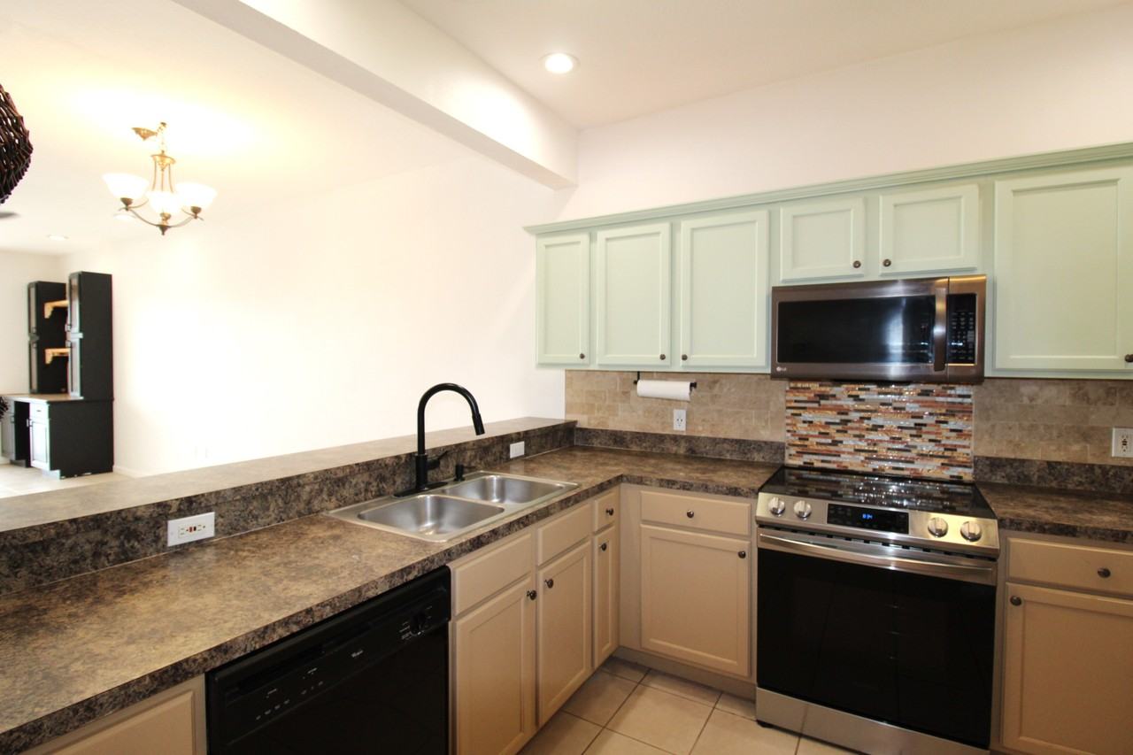 5635 Spanish Point Ct - Photo 5 of 25