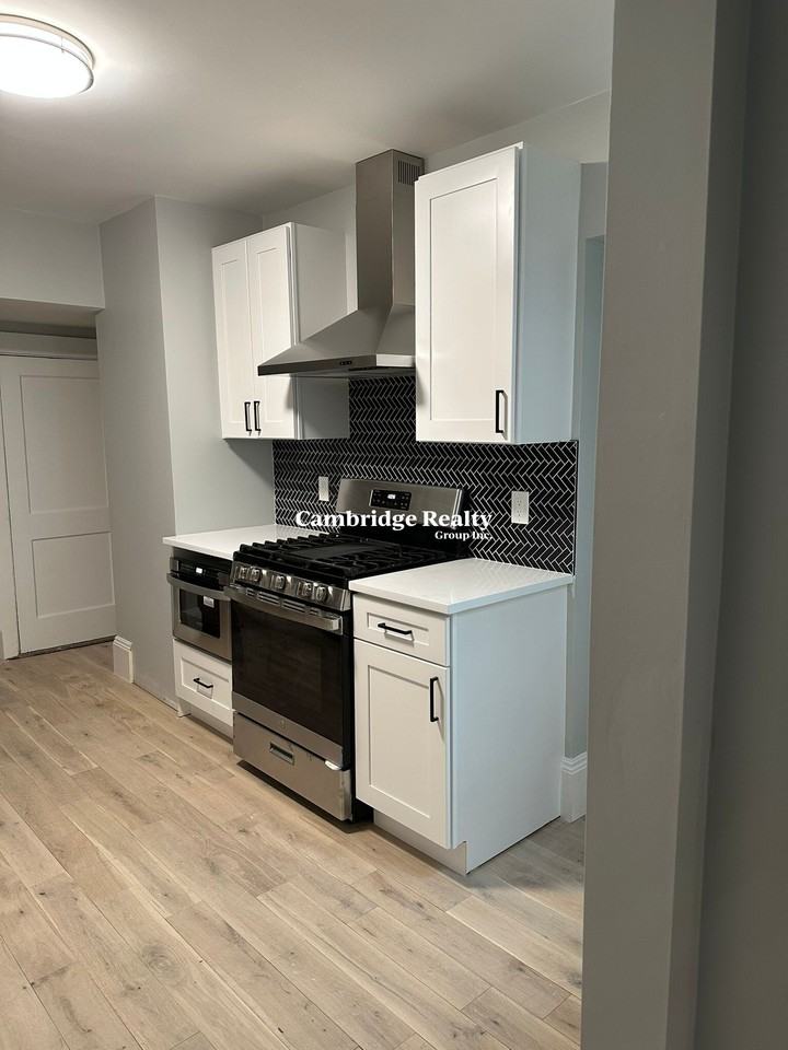 7 Dickson St #2T
