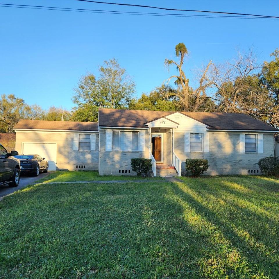 7927 Reid Ave - Photo 2 of 20