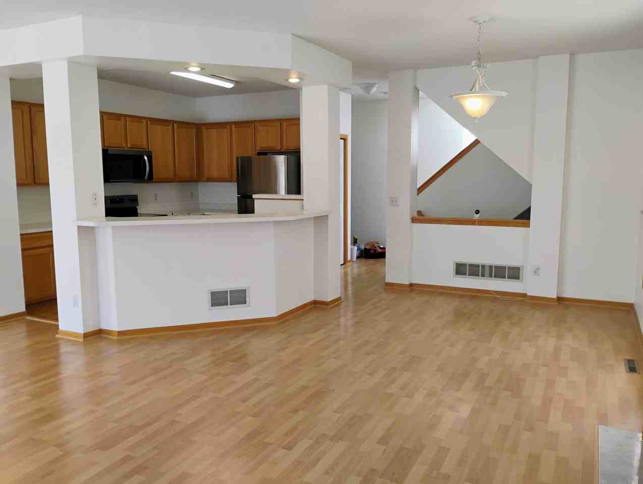 924 Trenton Ln N #924 - Photo 4 of 17