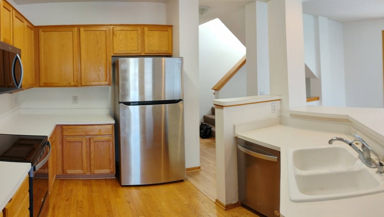 924 Trenton Ln N #924 - Photo 6 of 17